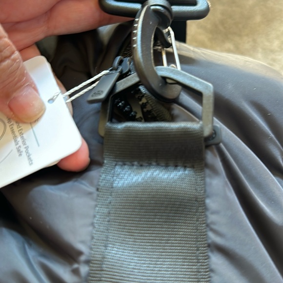 Quilted GAIAM lite traveler duffel bag - Picture 5 of 16